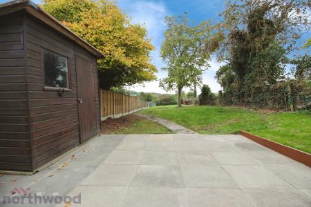 3 bedroom Semi-detached house to let in Whitepit Lane, Wooburn Green, HP10