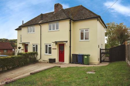 3 bedroom Semi-detached house to let in Whitepit Lane, Wooburn Green, HP10