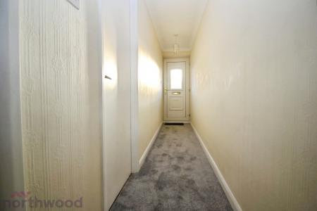 2 bedroom Flat to let in Amersham Hill, High Wycombe, HP13