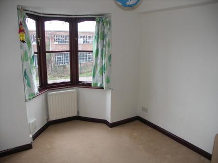 2 bedroom Flat to let in Bassetsbury Lane, High Wycombe, HP11