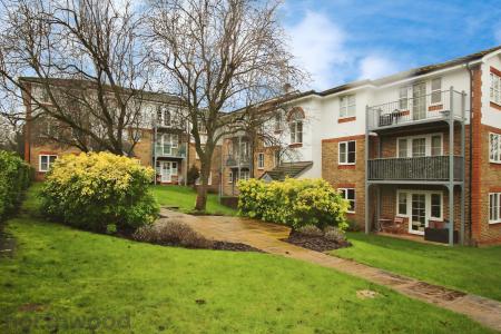 1 bedroom Flat to let in Queen Alexandra Road, Town Center, High Wycombe, HP11