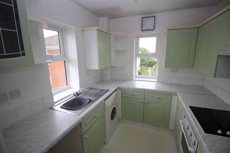 2 bedroom Flat to let in Guillemot Way, Aylesbury, HP19