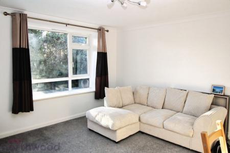 2 bedroom Flat for sale in Amersham Hill, High Wycombe, HP13