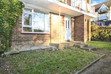 2 bedroom Flat for sale in Amersham Hill, High Wycombe, HP13