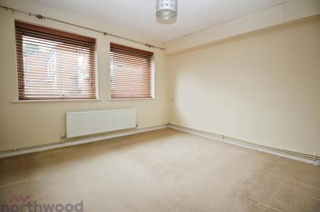 2 bedroom Flat for sale in Springfield Road, Chesham, HP5