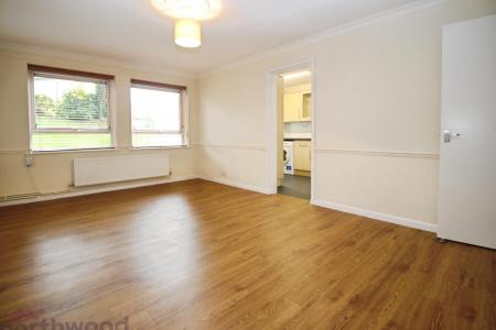 2 bedroom Flat for sale in Springfield Road, Chesham, HP5