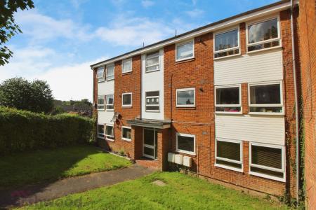 2 bedroom Flat for sale in Springfield Road, Chesham, HP5