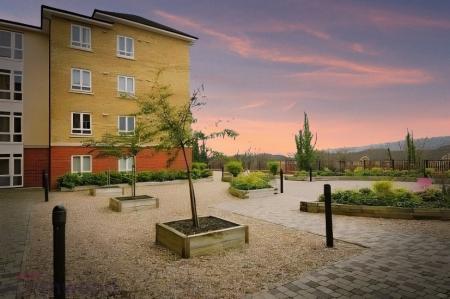 2 bedroom Flat for sale in Tadros Court, High Wycombe, HP13