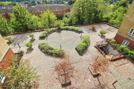 2 bedroom Flat for sale in Tadros Court, High Wycombe, HP13