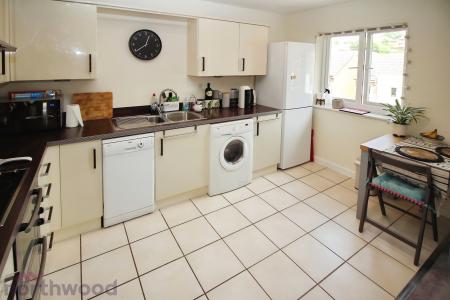 2 bedroom Flat for sale in Tadros Court, High Wycombe, HP13