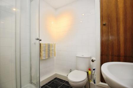 1 bedroom Flat to let in Fryers Court, High Wycombe, HP12