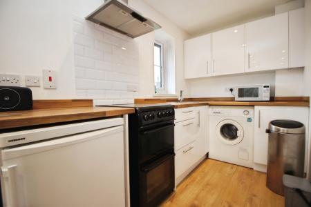 1 bedroom Flat to let in Fryers Court, High Wycombe, HP12