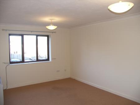 2 bedroom Flat for sale in St Georges Court, Eaton Avenue, High Wycombe, HP12