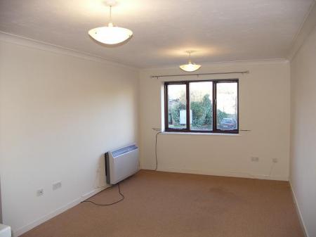 2 bedroom Flat for sale in St Georges Court, Eaton Avenue, High Wycombe, HP12