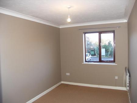 2 bedroom Flat for sale in St Georges Court, Eaton Avenue, High Wycombe, HP12