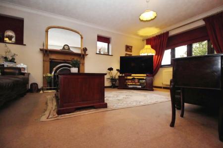 4 bedroom Detached house for sale in Hillside Road, Penn, HP10