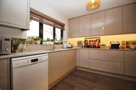 4 bedroom Detached house for sale in Hillside Road, Penn, HP10