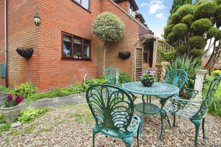 4 bedroom Detached house for sale in Hillside Road, Penn, HP10