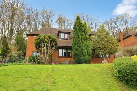 4 bedroom Detached house for sale in Hillside Road, Penn, HP10