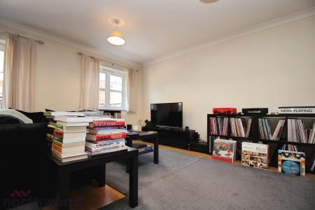 2 bedroom Flat for sale in Woodley Court, West Wycombe Rd, High Wycombe, HP12