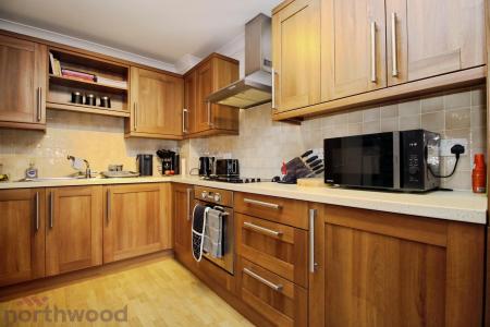 2 bedroom Flat for sale in Woodley Court, West Wycombe Rd, High Wycombe, HP12