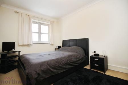 2 bedroom Flat for sale in Woodley Court, West Wycombe Rd, High Wycombe, HP12