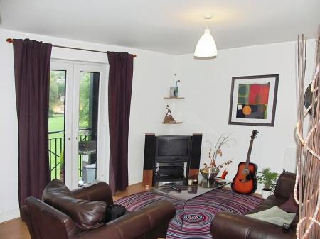 2 bedroom Flat to let in Wye Gardens, High Wycombe, HP12