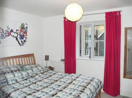 2 bedroom Flat to let in Wye Gardens, High Wycombe, HP12