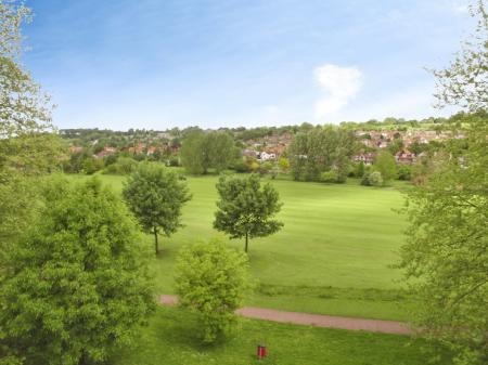 2 bedroom Flat to let in Wye Gardens, High Wycombe, HP12