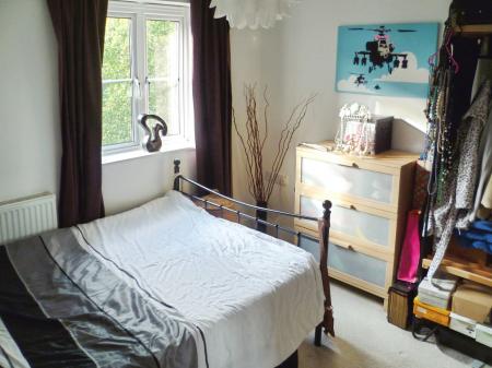 2 bedroom Flat to let in Wye Gardens, High Wycombe, HP12