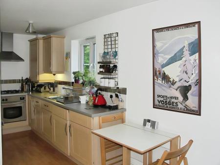 2 bedroom Flat to let in Wye Gardens, High Wycombe, HP12