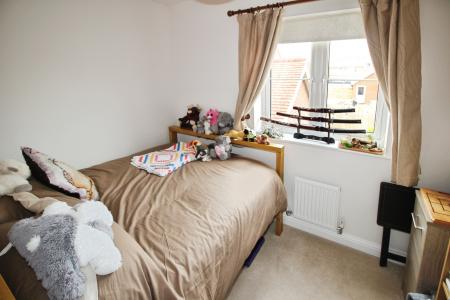 4 bedroom Semi-detached house for sale in Collington Rd, Berryfields, Aylesbury, HP18