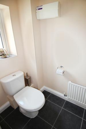 4 bedroom Semi-detached house for sale in Collington Rd, Berryfields, Aylesbury, HP18