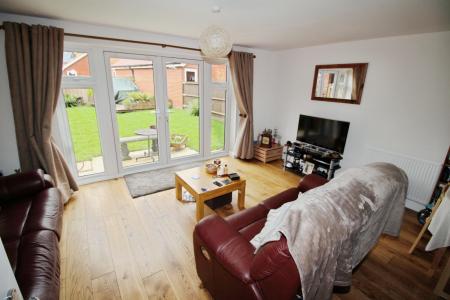 4 bedroom Semi-detached house for sale in Collington Rd, Berryfields, Aylesbury, HP18