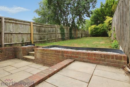 3 bedroom Terraced House for sale in Hillview, Saunderton, HP14