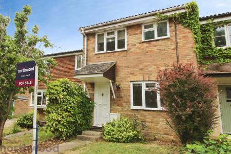 3 bedroom Terraced House for sale in Hillview, Saunderton, HP14