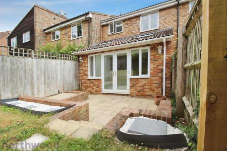 3 bedroom Terraced House for sale in Hillview, Saunderton, HP14