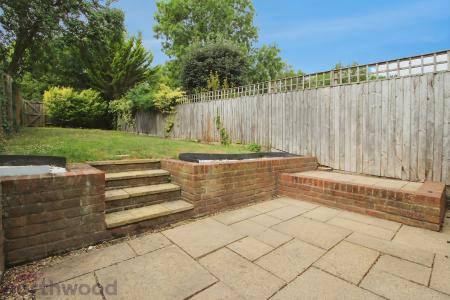 3 bedroom Terraced House for sale in Hillview, Saunderton, HP14