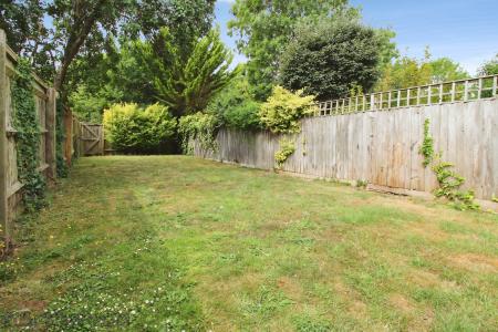 3 bedroom Terraced House for sale in Hillview, Saunderton, HP14
