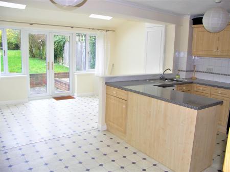 3 bedroom Terraced House for sale in Hillview, Saunderton, HP14