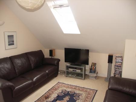 2 bedroom Flat to let in Morris Mews, Rugby Rise, Loudwater, HP11