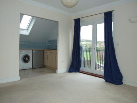 2 bedroom Flat to let in Morris Mews, Rugby Rise, Loudwater, HP11