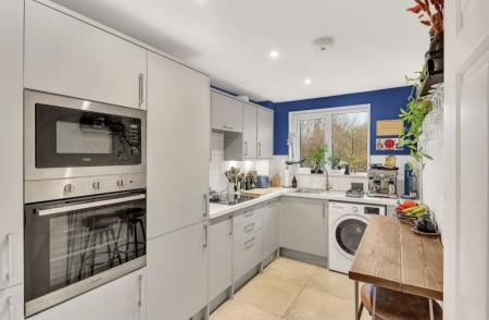 1 bedroom Flat to let in Knaves Hollow, Loudwater, HP10