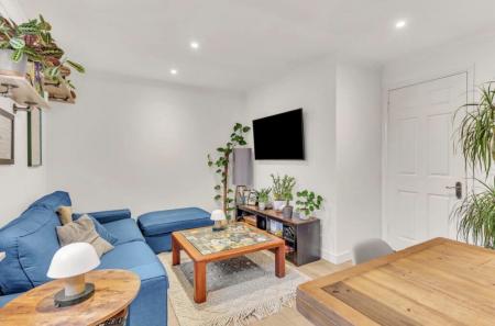 1 bedroom Flat to let in Knaves Hollow, Loudwater, HP10