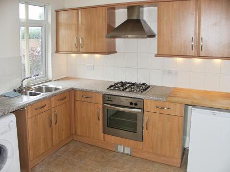 2 bedroom Flat to let in London Road, High Wycombe, HP11