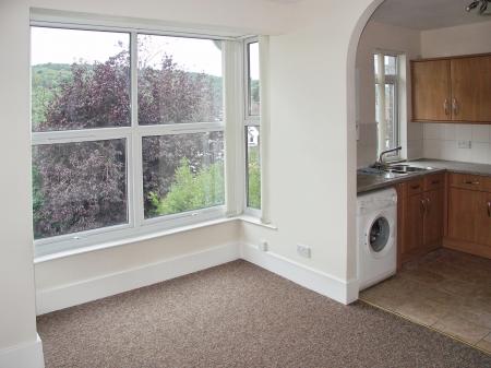2 bedroom Flat to let in London Road, High Wycombe, HP11
