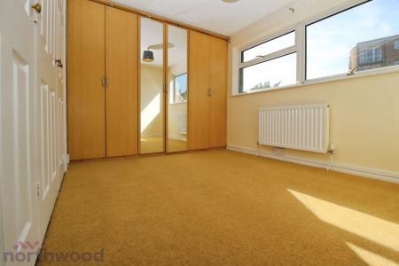 2 bedroom Semi-detached house to let in Roebuck Avenue, High Wycombe, HP13