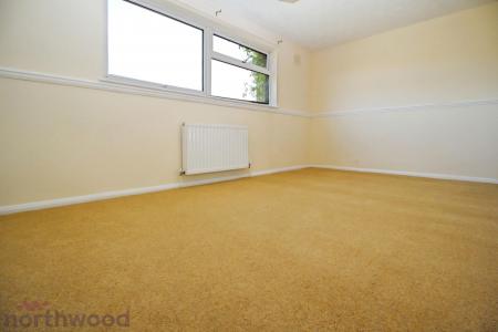 2 bedroom Semi-detached house to let in Roebuck Avenue, High Wycombe, HP13