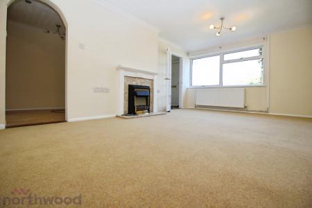 2 bedroom Semi-detached house to let in Roebuck Avenue, High Wycombe, HP13