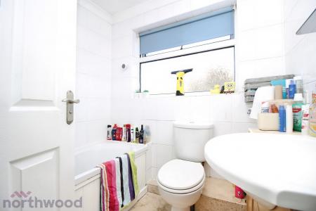 2 bedroom Semi-detached house to let in Roebuck Avenue, High Wycombe, HP13
